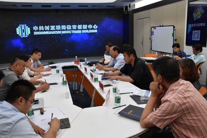 说明: E:\官网新闻\校内主网站\校领导中关村调研新闻稿\中关村参观图片(请夏娃老师择优选用)\DSC_0268.JPG